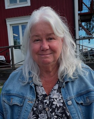 Portrait photo of Ann Dolling