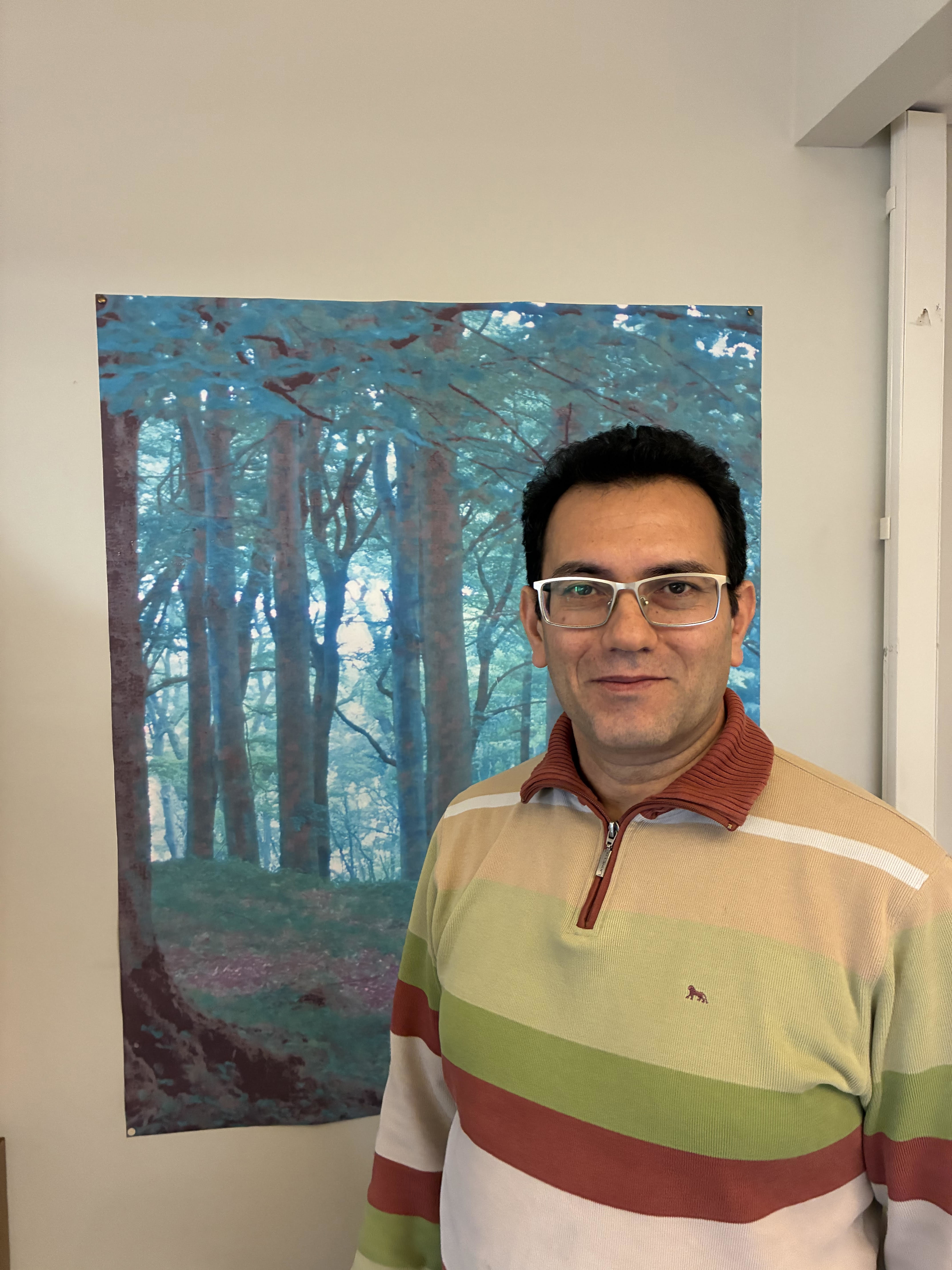 Portrait photo of Mohsen Ghalandar