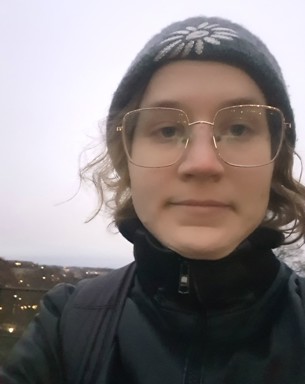 Portrait photo of Amanda Kaarna