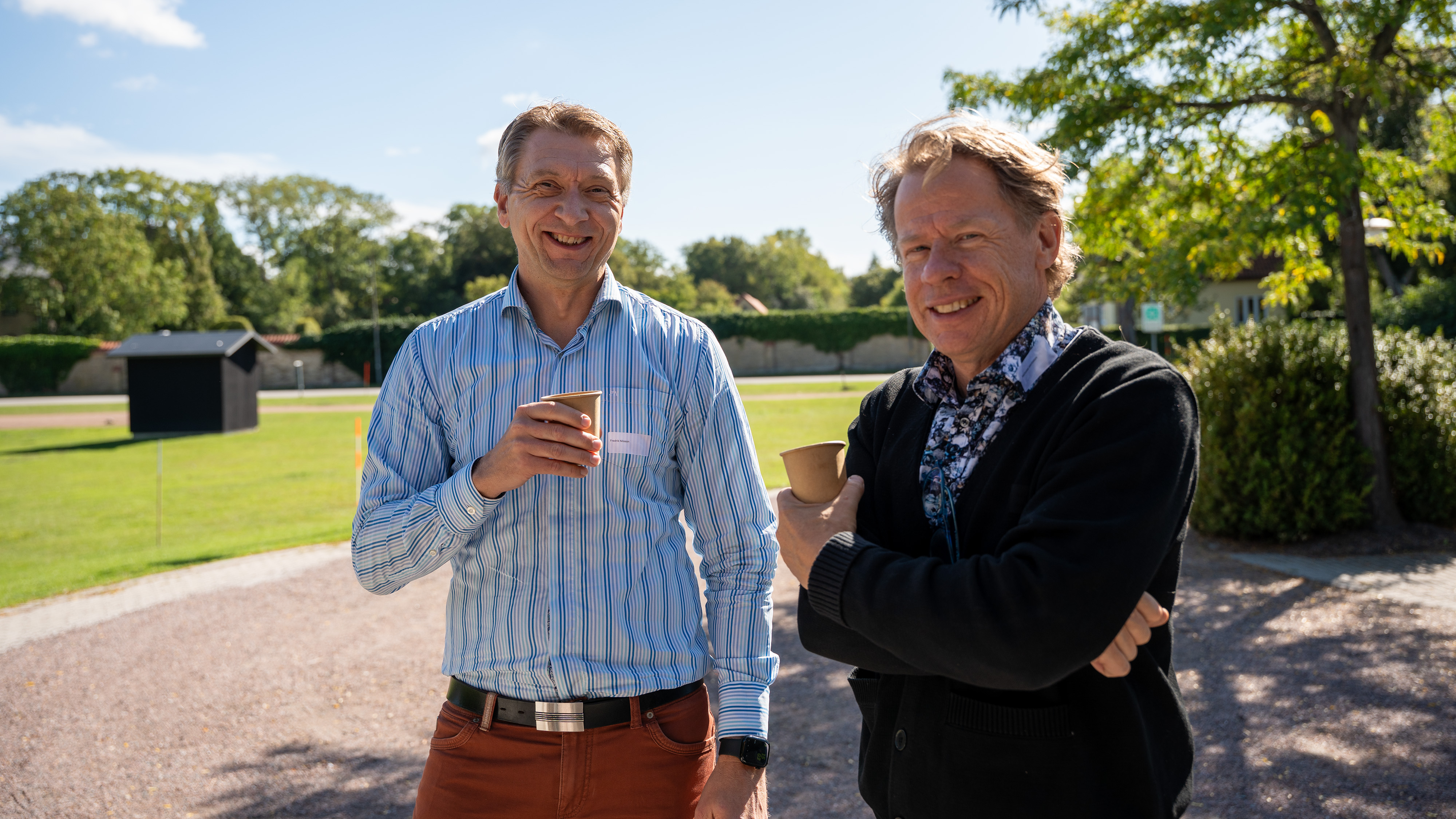 Photo of Fredrik Nilsson and Nicholas Jakobsson outdoors.