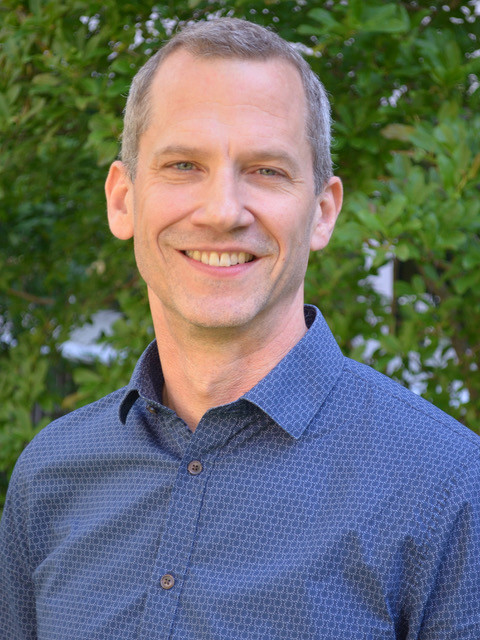 Portrait photo of Daniel Hofius