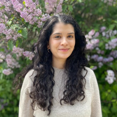 Portrait photo of Kiana Islamian