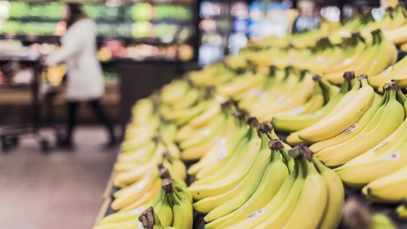 Bananer i mataffär. Foto: Pixabay