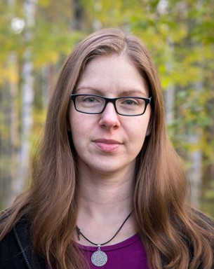 Portrait photo of Sheila Holmes