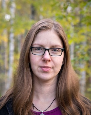 Portrait photo of Sheila Holmes