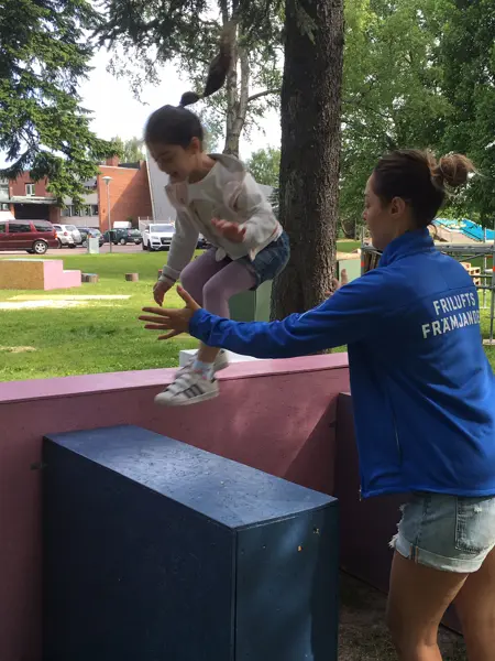 Ett barn och en kvinna