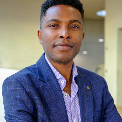 We are happy to present our third and last Keynote Speaker: Kennedy ...