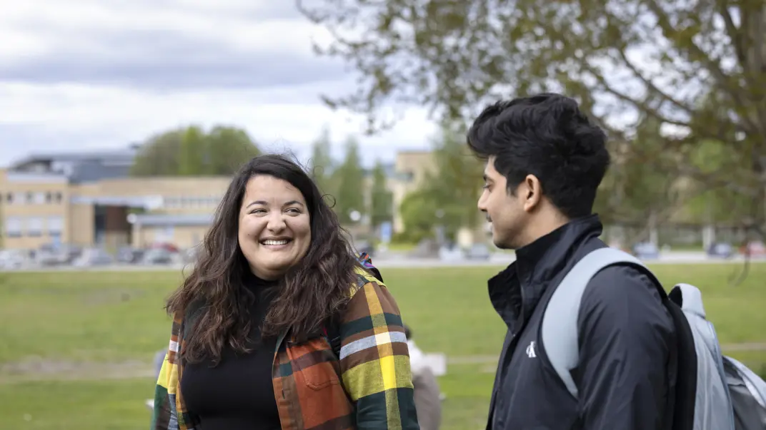 An image of two students at SLU Campus Umeå