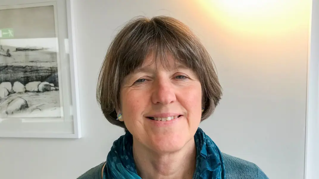 A smiling woman indoors. Photo.