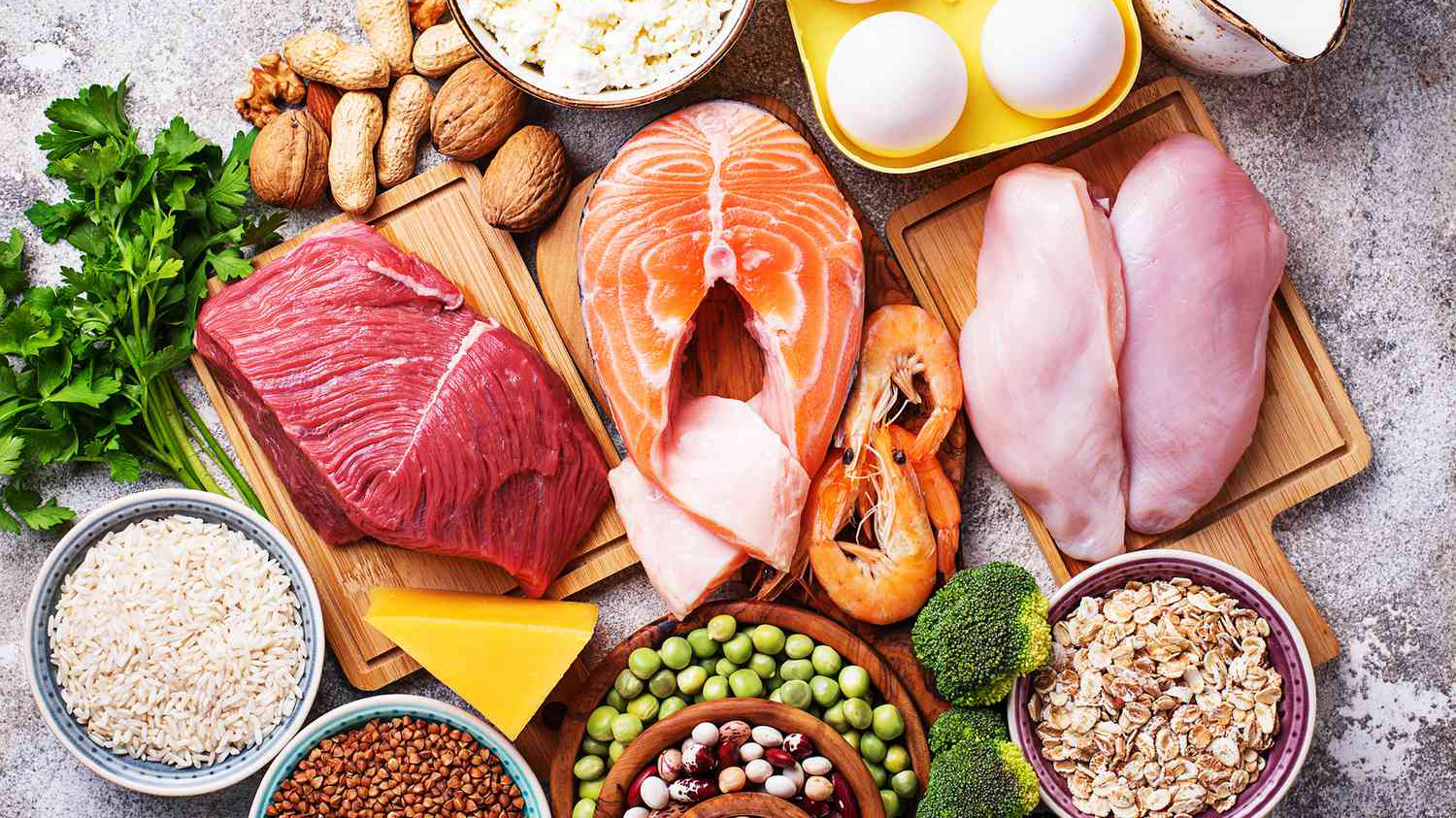 Olika livsmedelsprodukter varav många animalieprodukter. Foto.