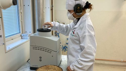 Mina Nešić in a lab coat