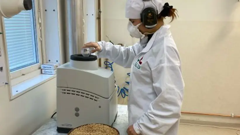 Mina Nešić in a lab coat