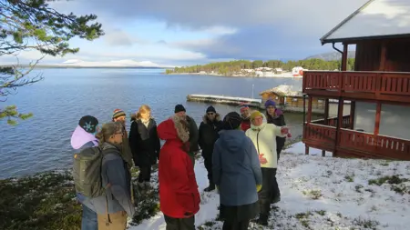 Personer i en guideövning
