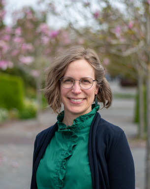 Portrait photo of Judith Lundberg-Felten
