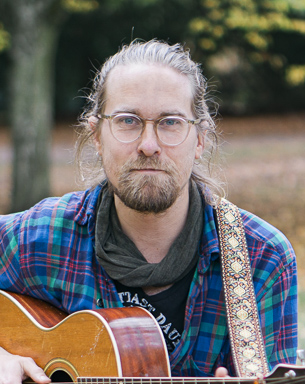 Porträttfoto av Sebastian Carlsson