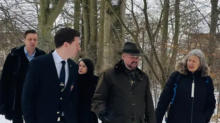 Statsrådet Peter Kullgren i samtal med SLU:s rektor Maria Knutson Wedel under en promenad genom campus Alnarp. Foto: Erika Troeng