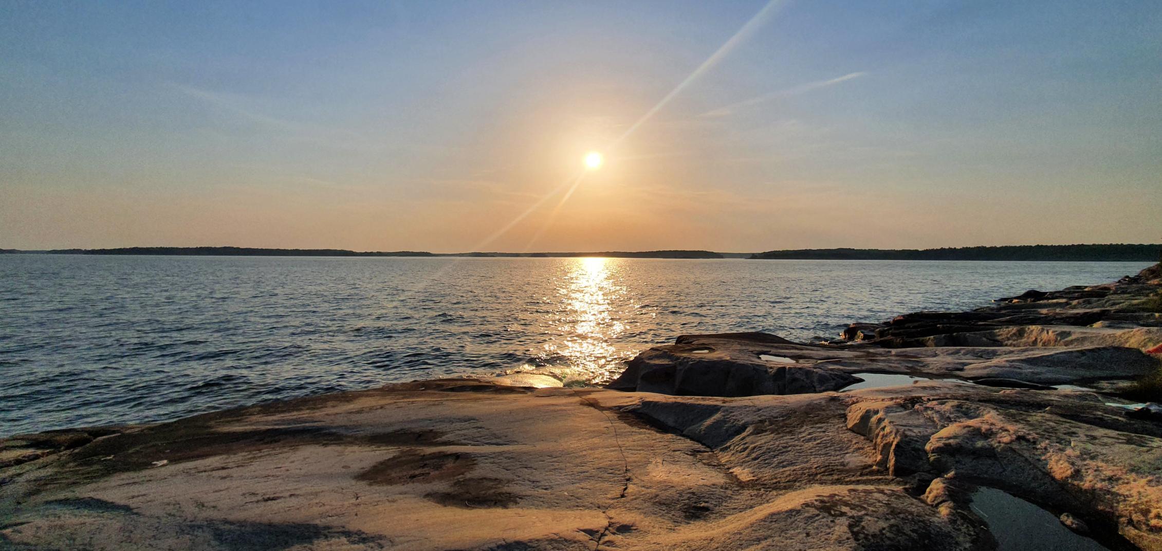 Solnedgång på Sandskär, Nämdöfjärden, Marcus Box.