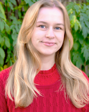 Portrait photo of Karen Schellhase