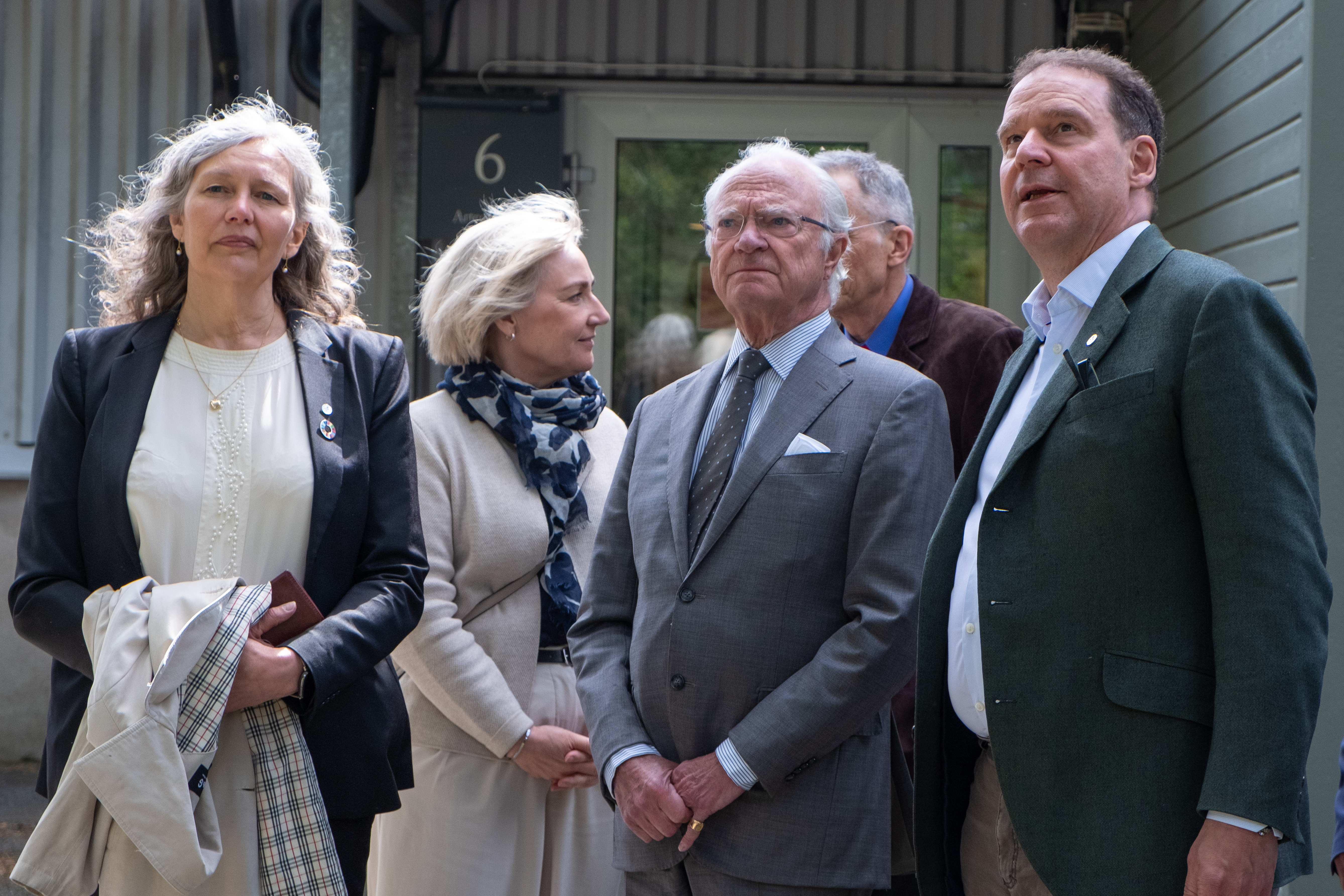 The King went on a tour through SLU:s campus visiting the Wallenberg Laboratory among others. Photo: Daniel Stjärna, SLU.