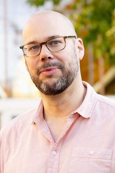 Porträttfoto av Henrik Dellestrand