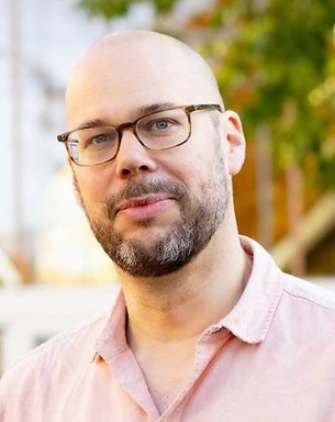 Portrait photo of Henrik Dellestrand