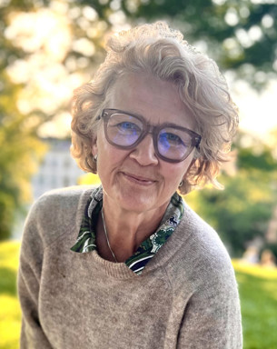 Portrait photo of Anna Lind Lewin