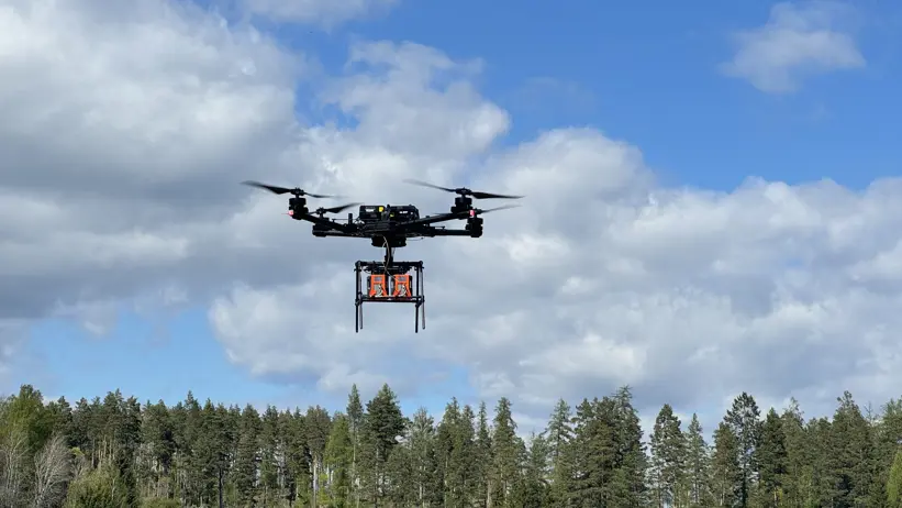 Drönare utrustad med hyperspektral kamera. Foto.