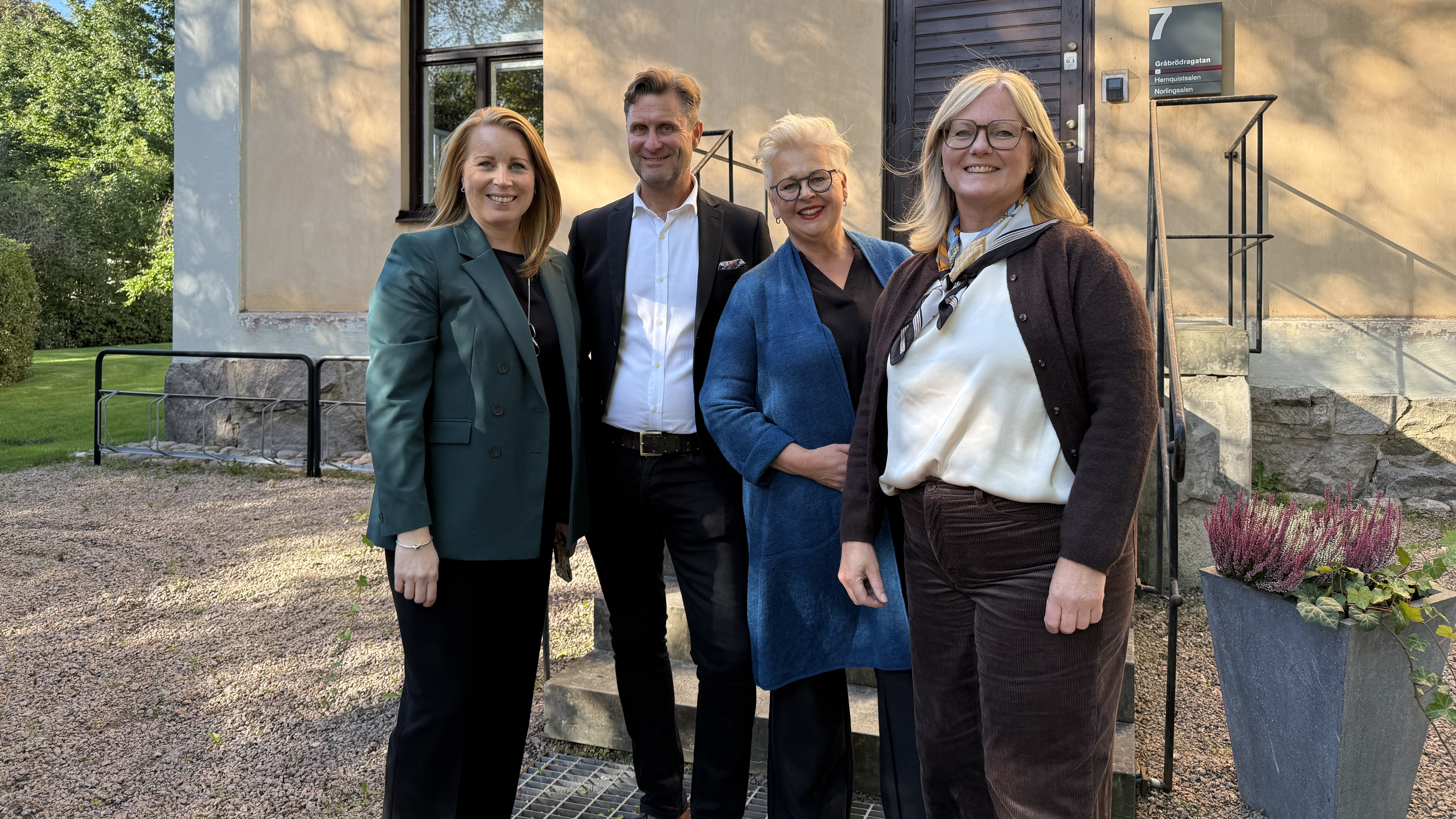 Annie Lööf, Mats Wiktorsson, Anna-Karin Johnson och Marie Andreasson framför Smedjan
