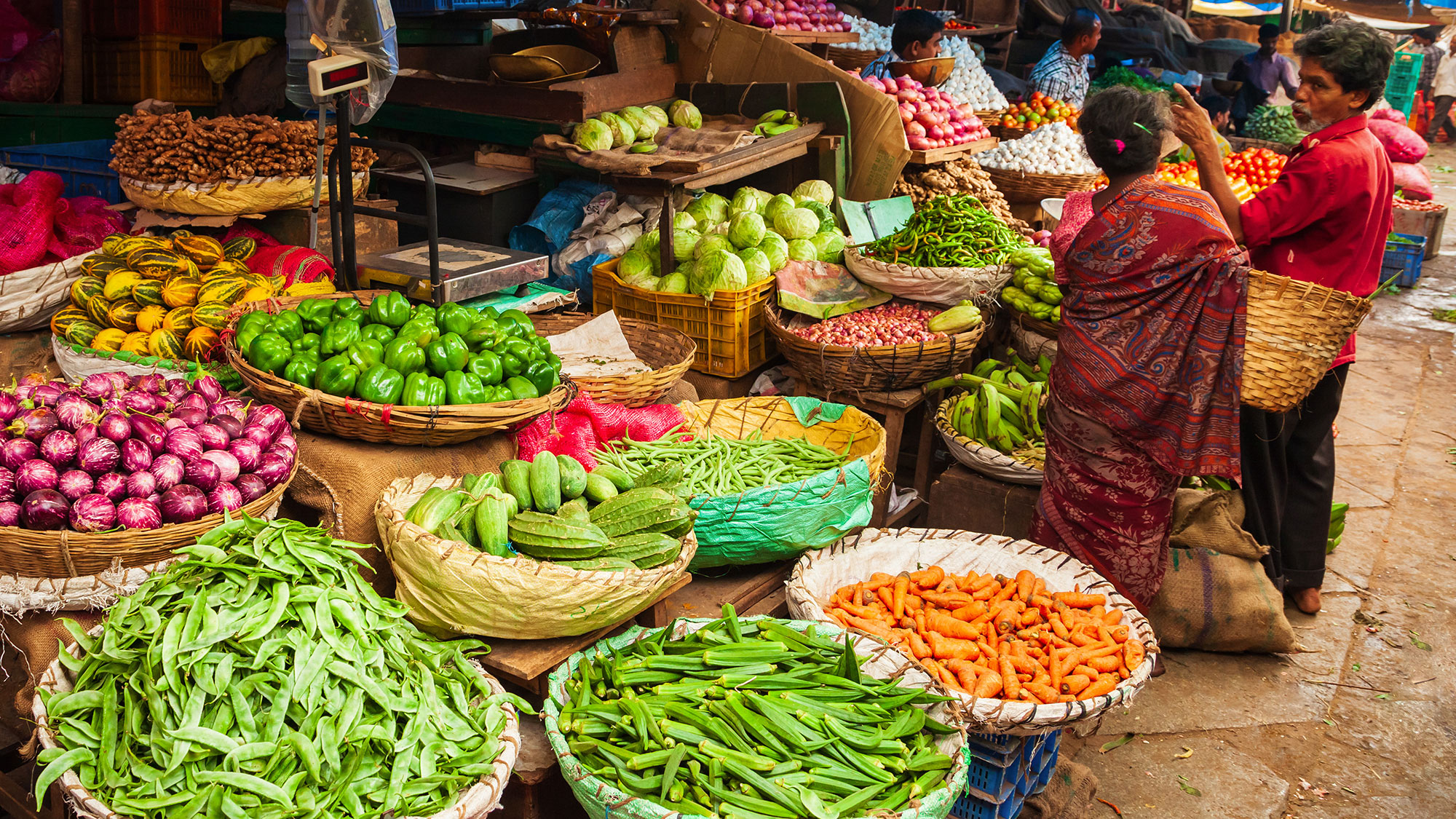 Frukt och grönsaker på en marknad i sydostasien. Foto: iStock.