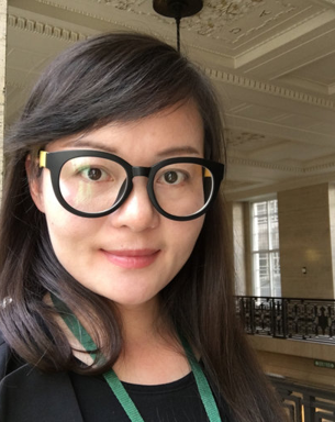 Porträttfoto av Vivian Wei Huang