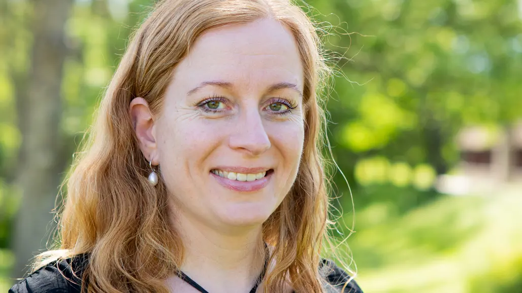 Porträttbild av Helena Hansson.