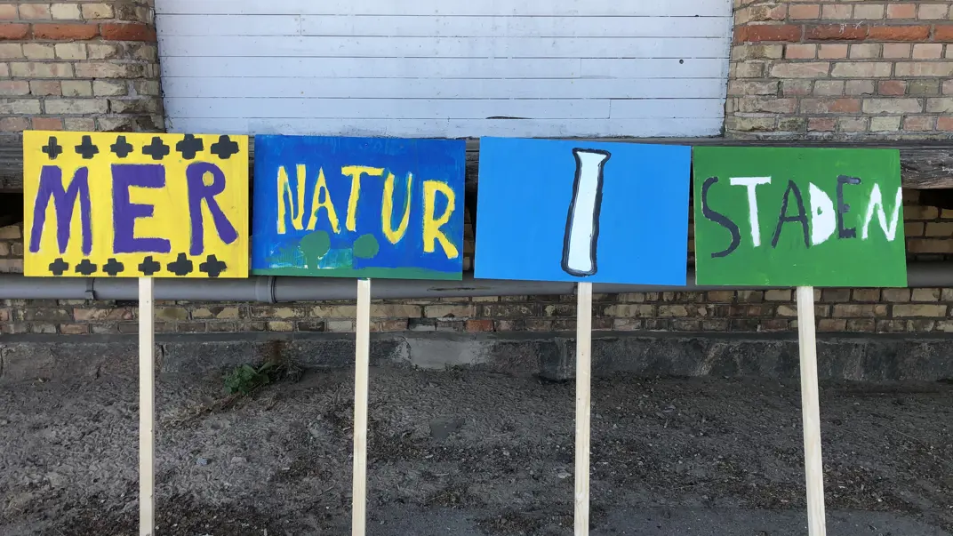Sign created by children: "More nature in the city"