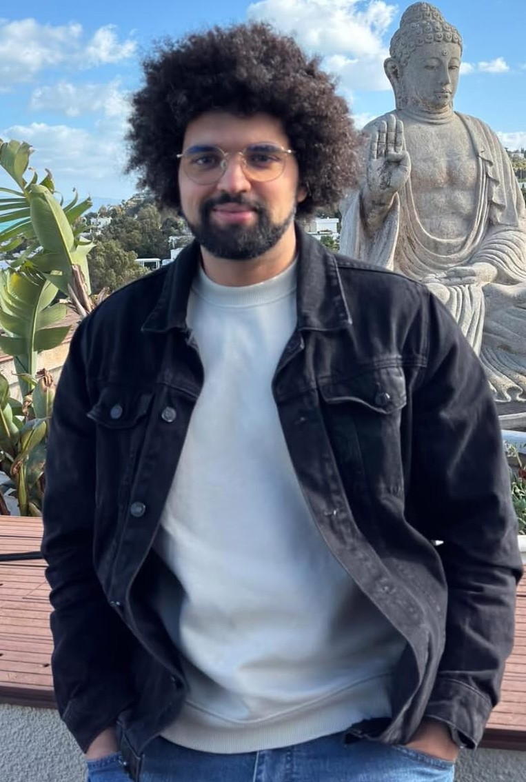 Portrait photo of Amir Bzainia