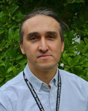 Portrait photo of Salim Bourras