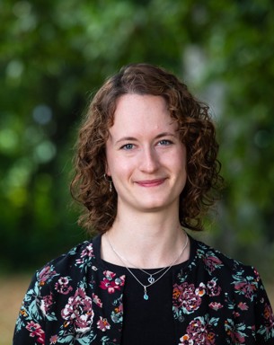 Portrait photo of Julia Schmucker