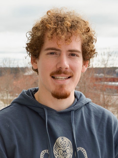 Portrait photo of Valentin Bapteste