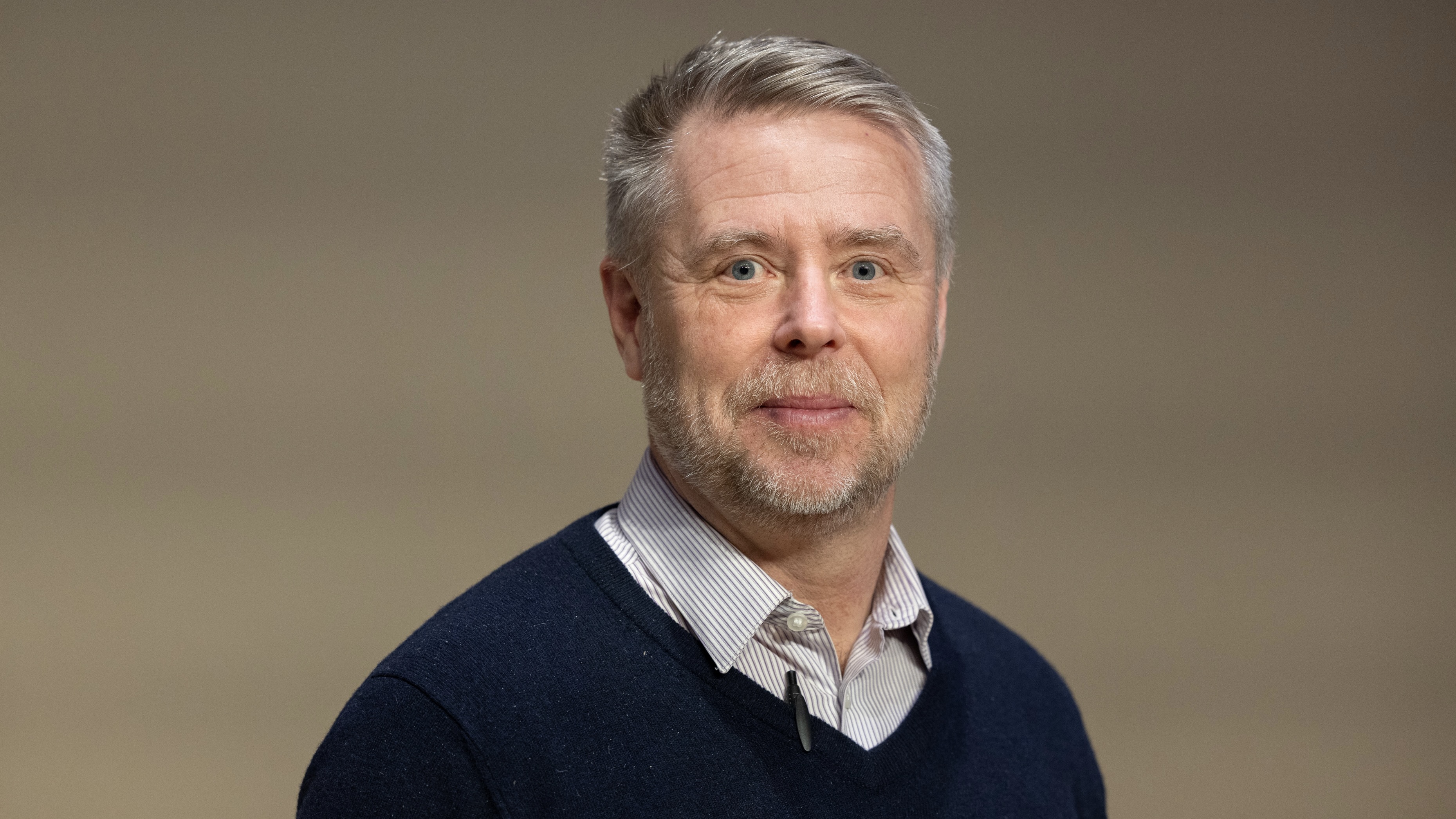 Man med grått hår och litet skägg. Foto: Johan Wahlgren