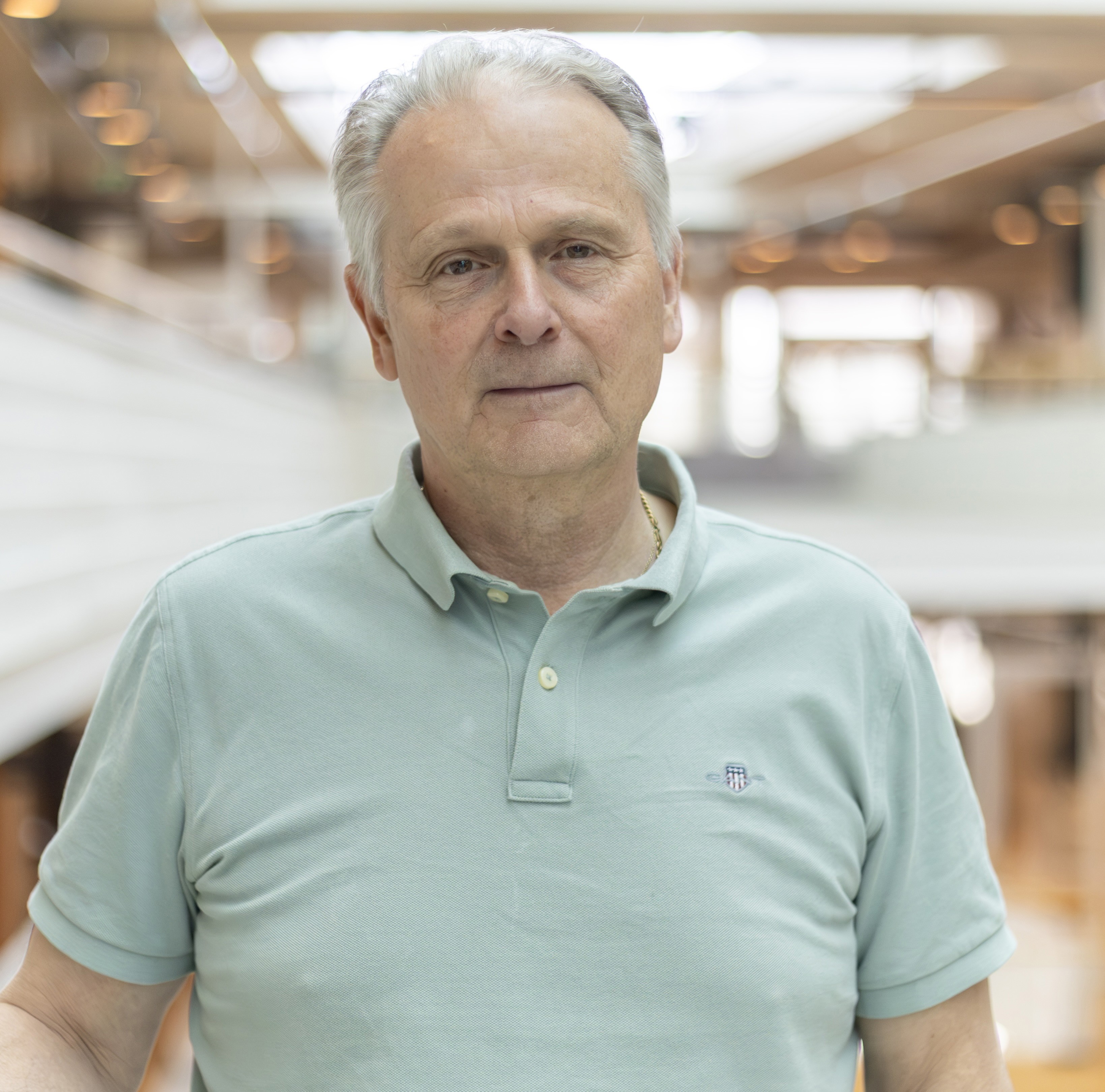 Portrait photo of Mikael Berg