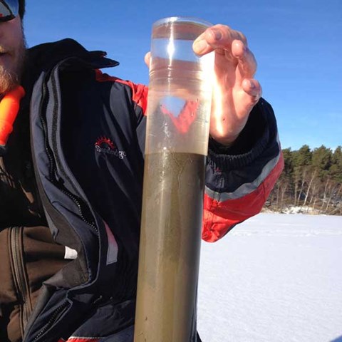 Brian Huser with a sediment core sampled from Lake Flaten in 2015. The water quality of the lake remains improved since the Aluminium addition treatment in 2000, with a 90 percent reduction of the internal phosphorus load from sediments. Photo: Johanna Schütz