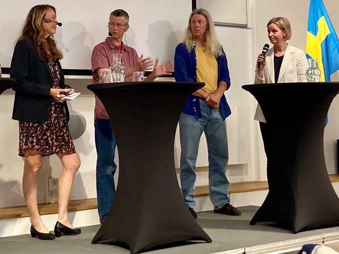 Från vänster Lena Tingström, utredare på Havs- och vattenmyndigheten, Kerstin Johannesson, professor på Göteborgs universitet,  Mattias Sköld, forskare och senior miljöanalysspecialist på SLU samt Annica Sandström, professor på Luleå tekniska universitet. Foto.