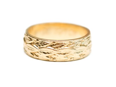 Picture of a doctoral ring in gold.