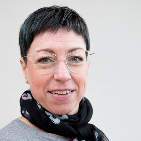 Porträtt av Erika Roman. 