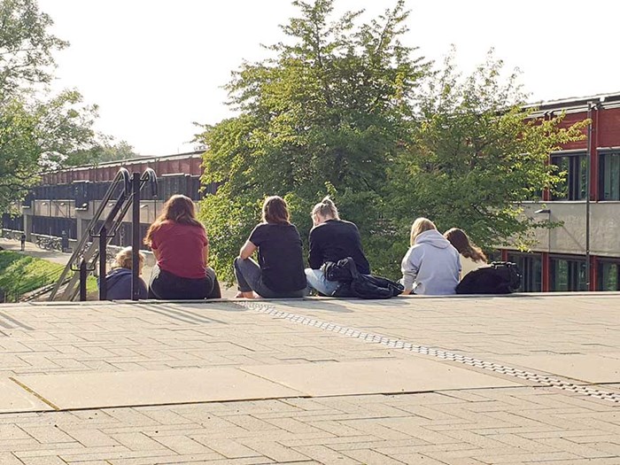 Students sitting talking, photo.