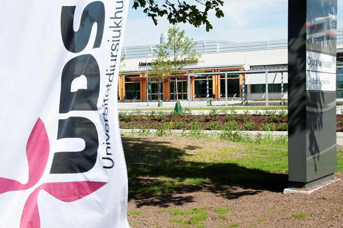 Entrance of the University Animal Hospital. Photo.