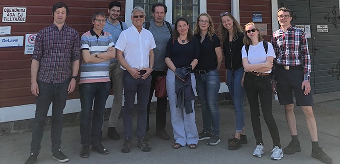 Gruppen samlades vid Hamra gård i Tumba.