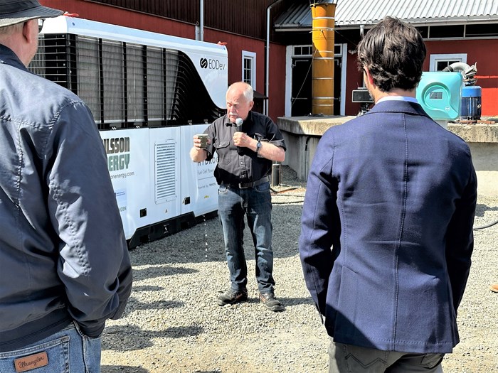En vätgasdriven reservkraftgenerator visas upp av Nilsson energy.