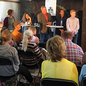 SLU Aquaculture seminar in Almedalen 2019, researchers and other aquaculture representatives can be seen in the background with the audience closest in the picture. Photo.