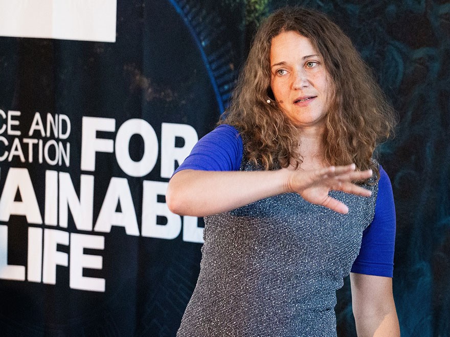 SLU-researcher Cecilia Lalander holding a lecture in Almedalen 2019.