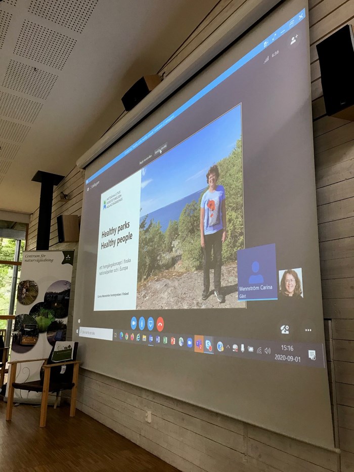 Carina Wennström från Forststyrelsen presenterar arbetet med Healthy Parks, Healthy People i Finland. Foto: Eva Sandberg CNV. 