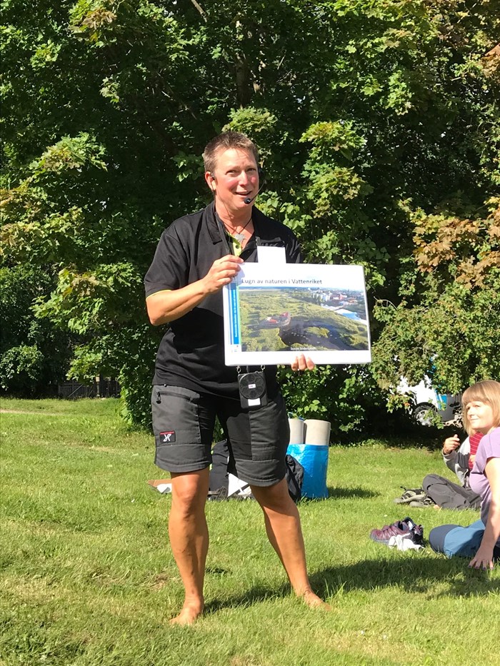 Utomhusföreläsning om naturum Vattenrikets arbete med hälsa. Foto. Eva Sandberg CNV